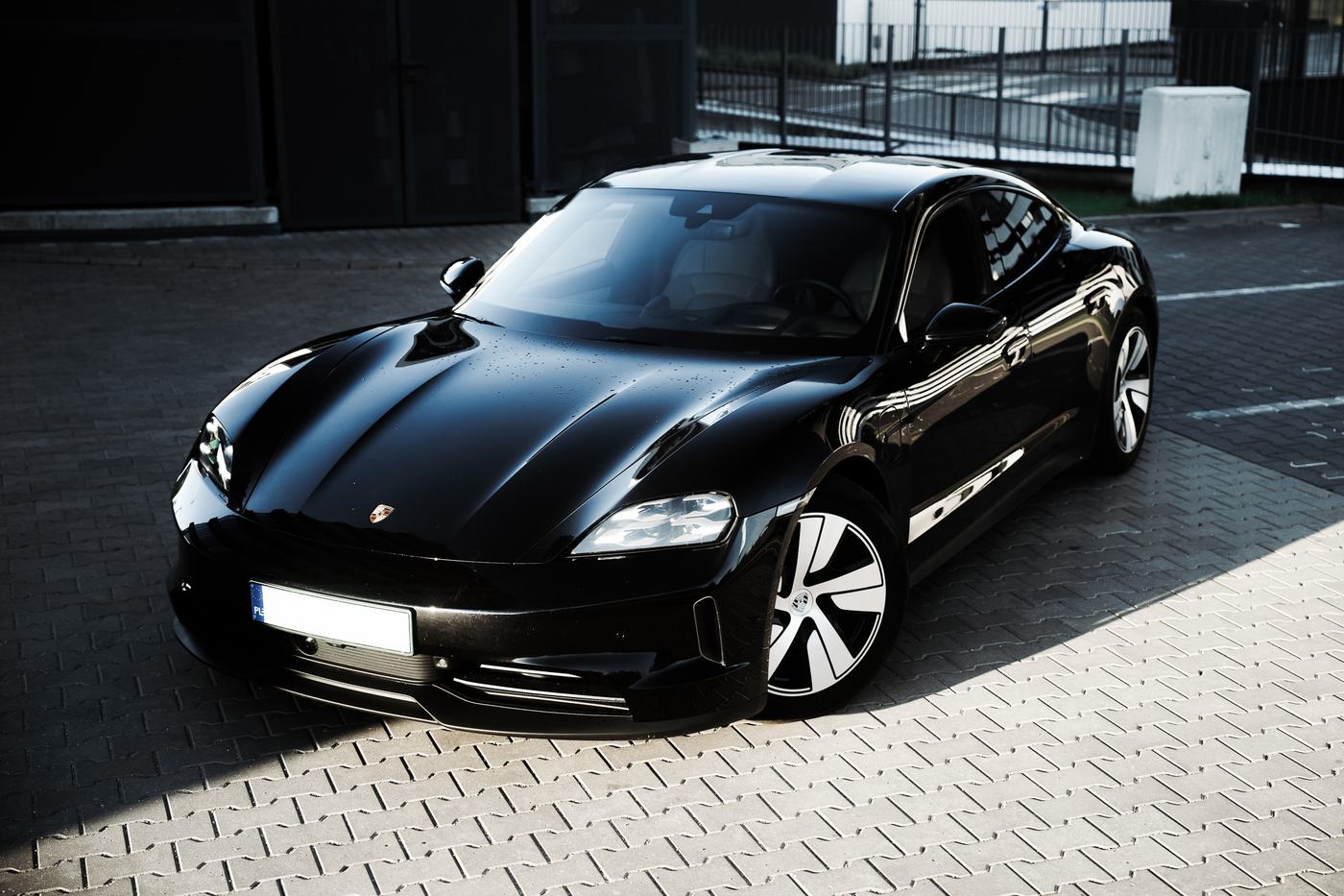 Porsche Taycan 2024 – wynajem w Bydgoszczy, widok przód